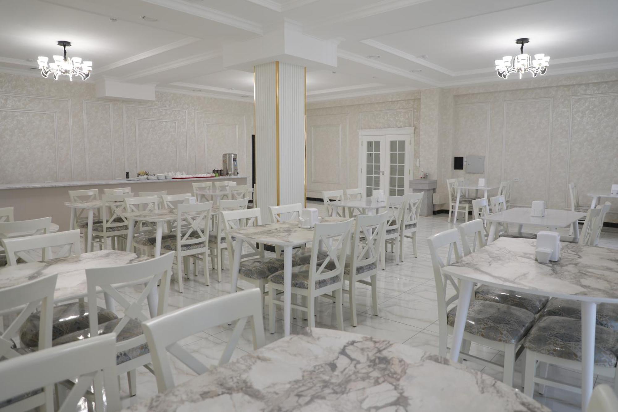 Status Hotel Карши Экстерьер фото