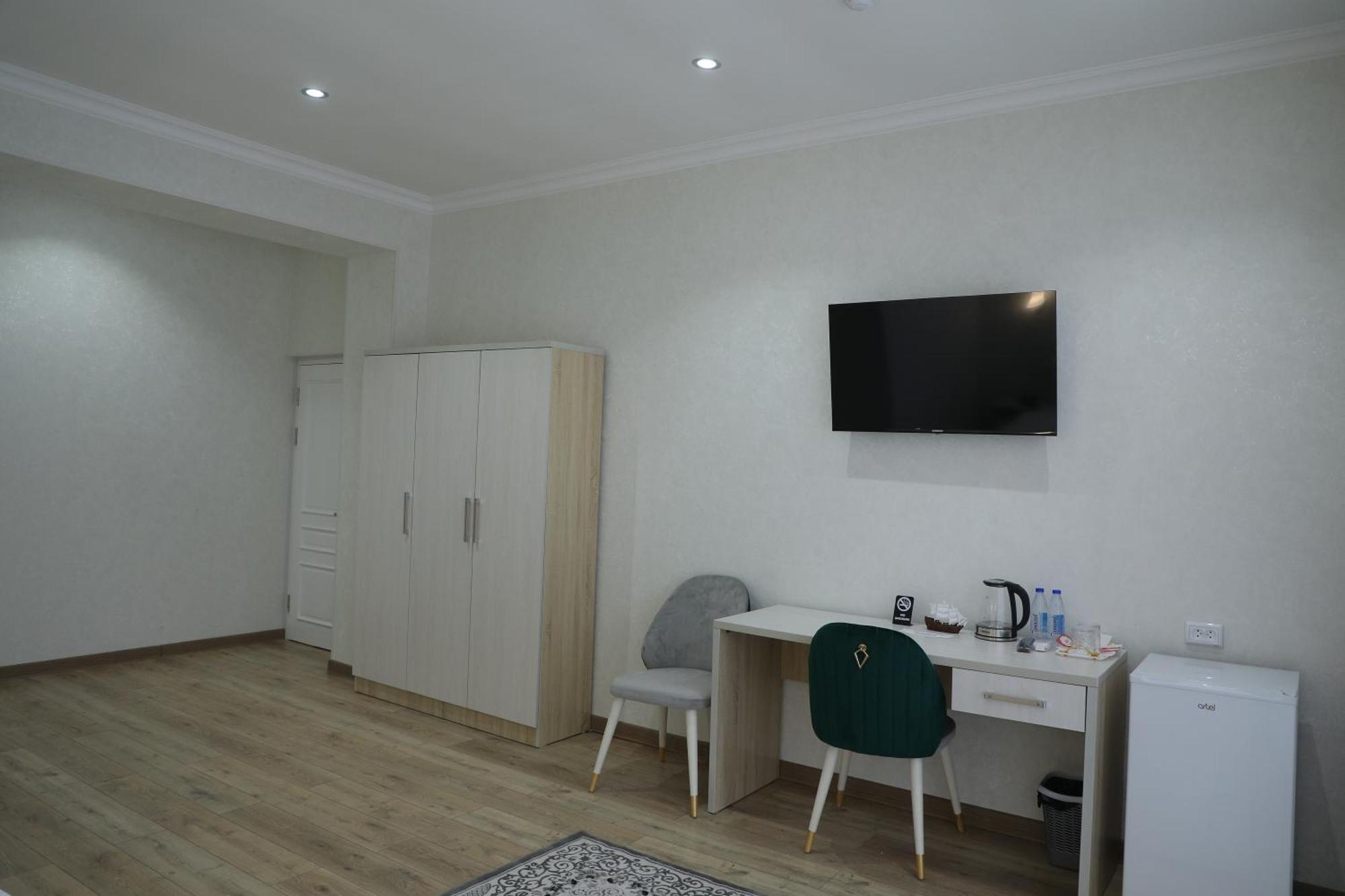 Status Hotel Карши Экстерьер фото