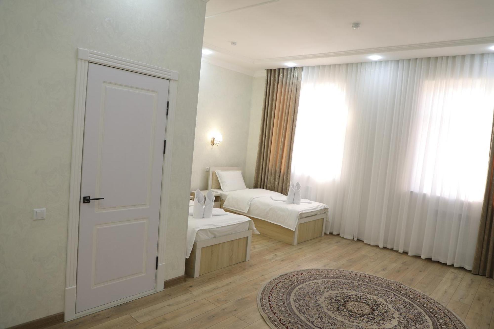 Status Hotel Карши Экстерьер фото