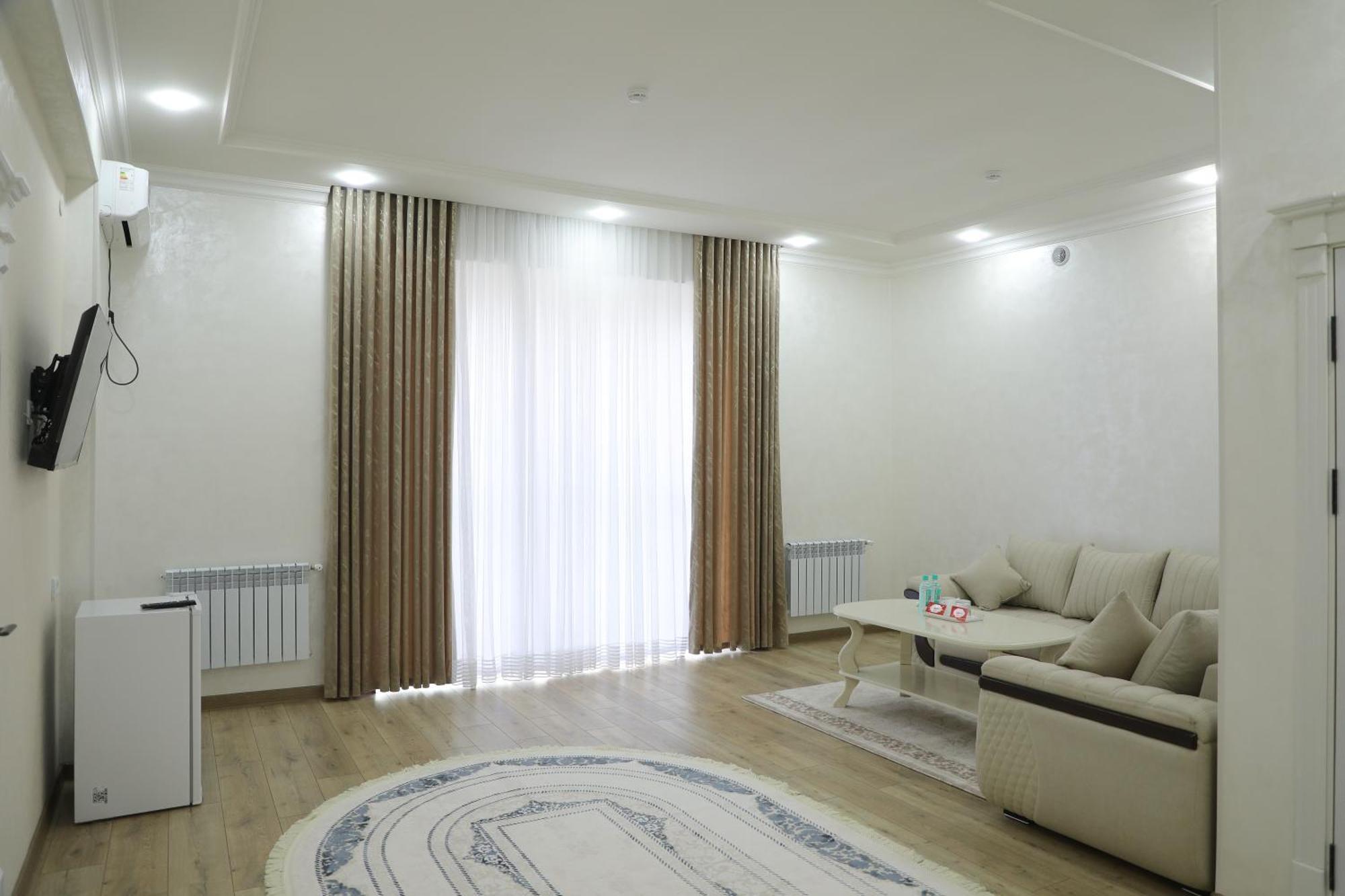 Status Hotel Карши Экстерьер фото